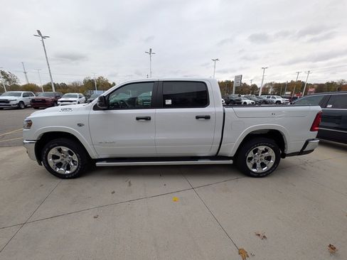 New 2026 RAM 1500 4x4 Crew Cab image 10