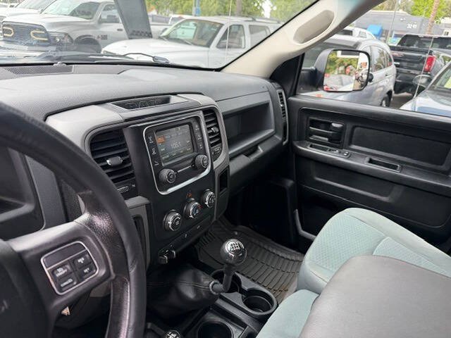 Used 2015 RAM 2500 Tradesman w/ Chrome Appearance Group AWD/4WD image 18