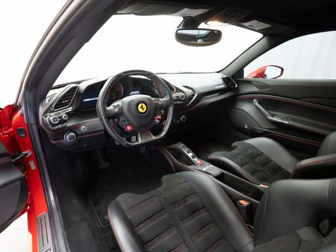 Used 2018 Ferrari 488 GTB RWD image 12