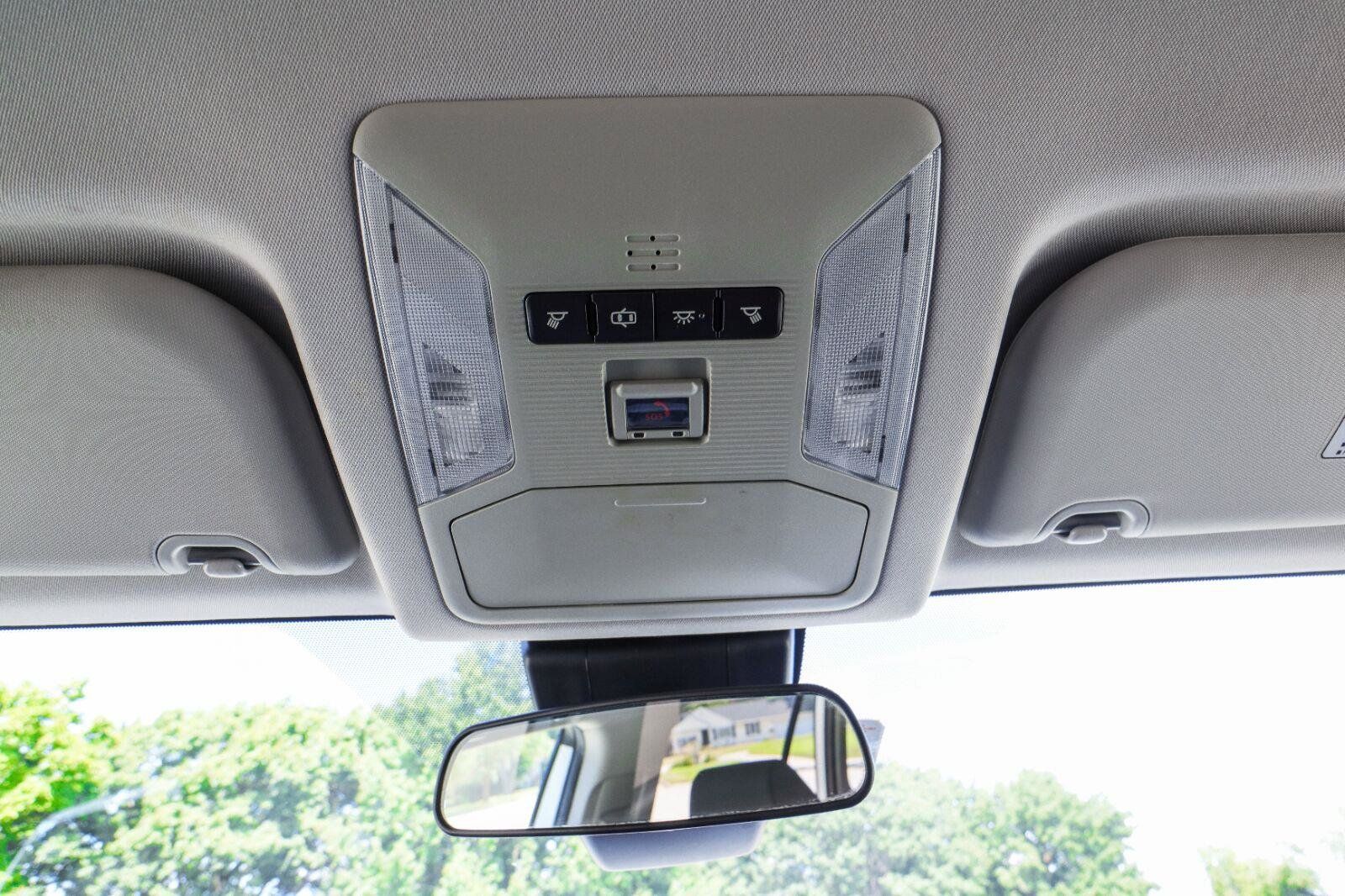 Used 2020 Toyota RAV4 LE FWD image 27