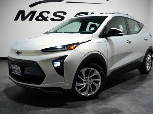 Used 2023 Chevrolet Bolt EUV LT w/ Driver Confidence Package image 2