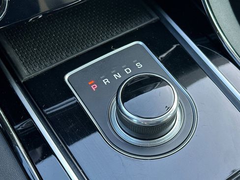 Used 2017 Jaguar XE image 23