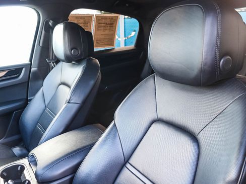 Used 2021 Porsche Cayenne Coupe image 23