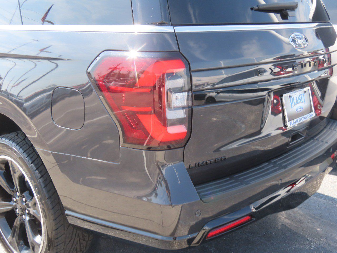 Used 2023 Ford Expedition Limited RWD image 11