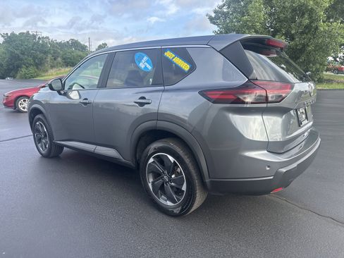 Used 2025 Nissan Rogue SV AWD/4WD image 3