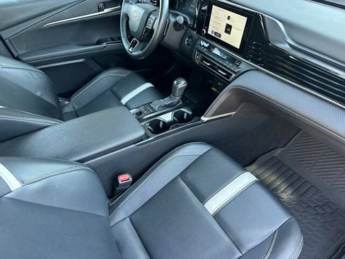 Used 2025 Toyota Camry SE w/ Convenience Package FWD image 19