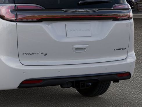 New 2026 Chrysler Pacifica Limited image 13