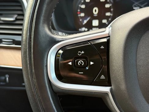 Used 2022 Volvo XC90 T6 Momentum w/ Climate Package image 12