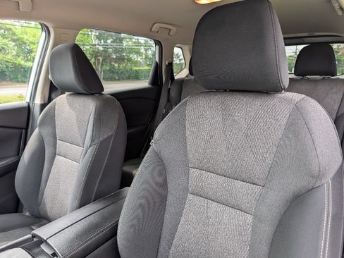 Used 2024 Nissan Rogue SV FWD image 15