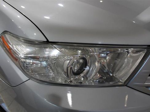 Used 2013 Toyota Highlander SE AWD/4WD image 10