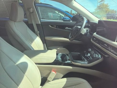 Used 2023 Lincoln Nautilus Reserve AWD/4WD image 3