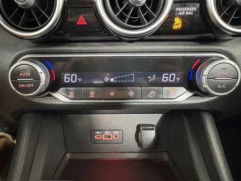 Used 2023 Nissan Sentra SR w/ Midnight Edition Package FWD image 25