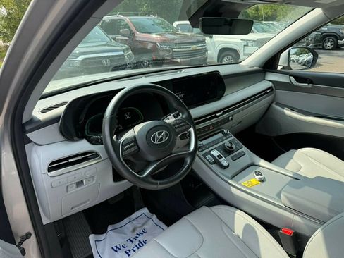 Used 2025 Hyundai Palisade SEL FWD image 3
