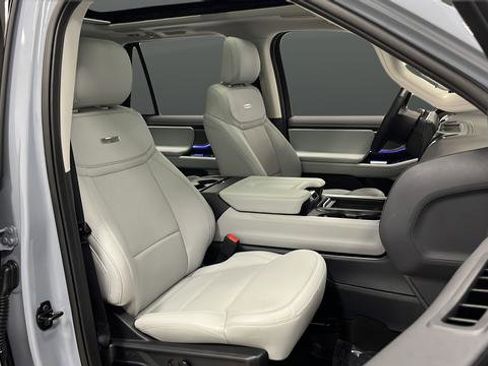 Used 2025 Ford Expedition Platinum w/ Driver's Package image 7