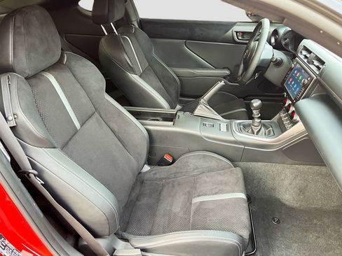 Used 2025 Toyota GR86 Premium w/ Performance Package image 26