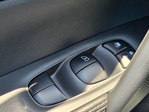 Used 2022 Nissan Rogue Sport SV AWD/4WD image 25