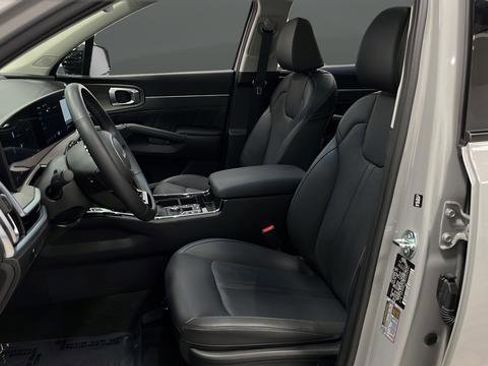 Used 2025 Kia Sorento SX AWD/4WD image 9