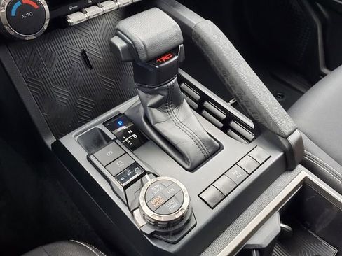 Used 2024 Toyota Tacoma TRD Off-Road image 32