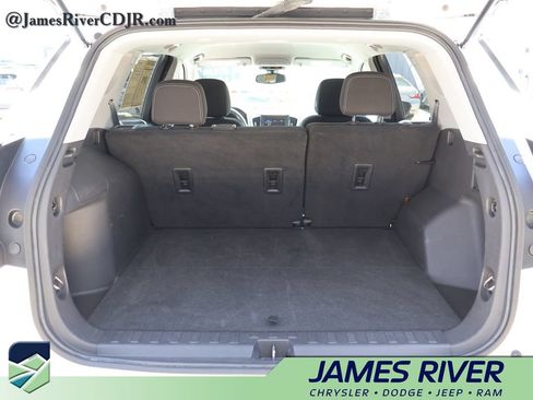 Used 2024 GMC Terrain SLE FWD image 13