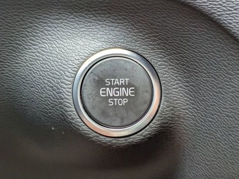 Used 2025 Volvo XC40 B5 Plus AWD/4WD image 35