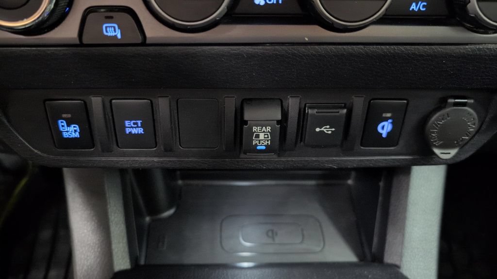 Used 2020 Toyota Tacoma TRD Sport AWD/4WD image 15