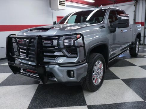 Used 2024 Chevrolet Silverado 2500 High Country w/ High Country Premium Package image 5