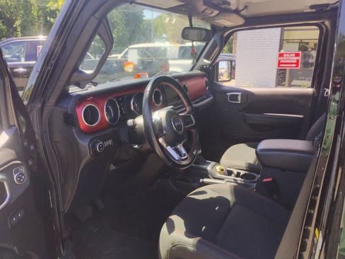 Used 2021 Jeep Gladiator Rubicon w/ Trailer Tow Package AWD/4WD image 10