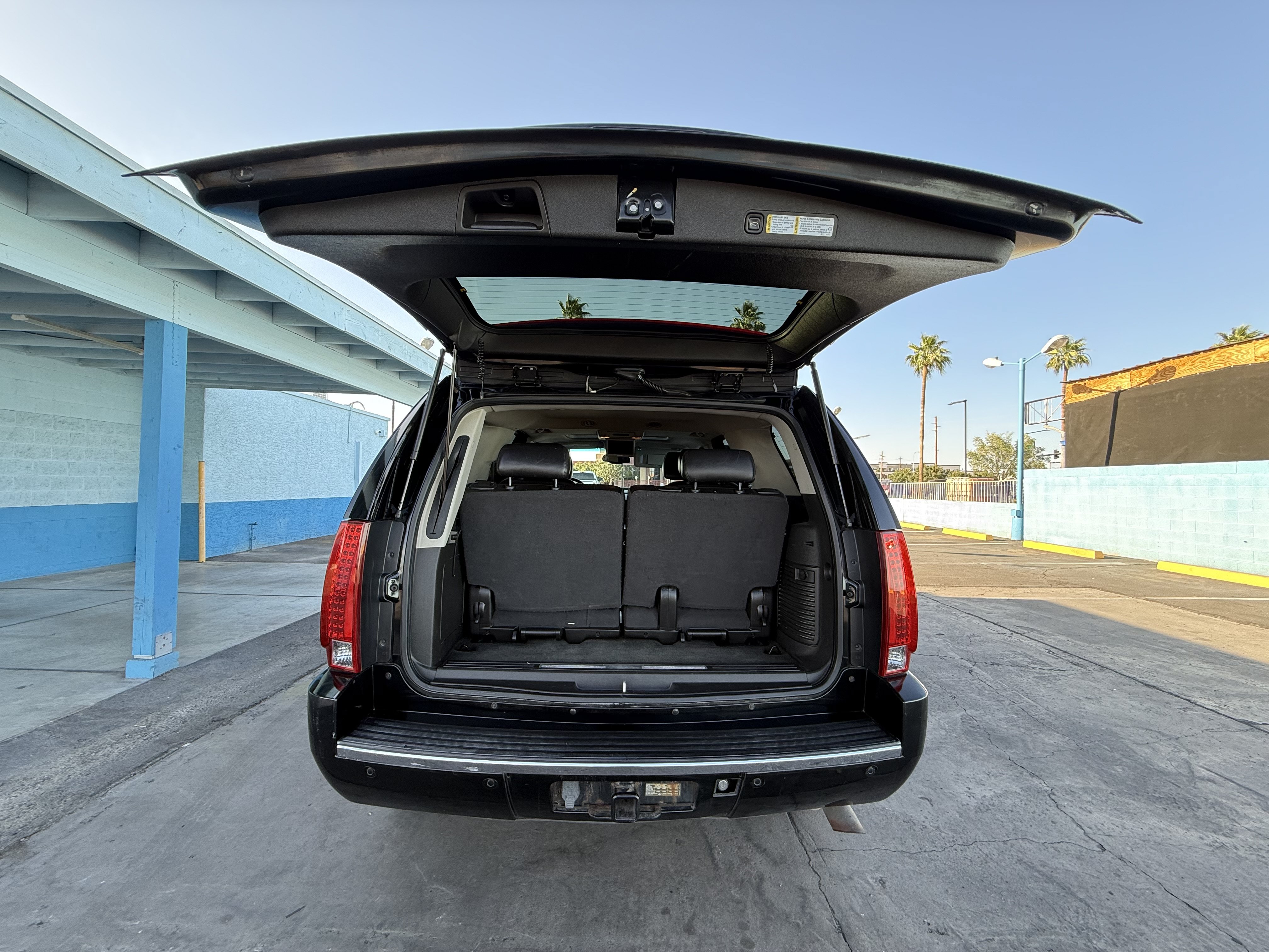 Used 2008 Cadillac Escalade AWD image 4