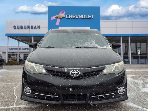 Used 2014 Toyota Camry L image 2