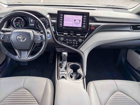 Used 2022 Toyota Camry SE image 11