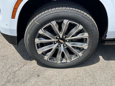 New 2026 Chevrolet Suburban High Country AWD/4WD image 10