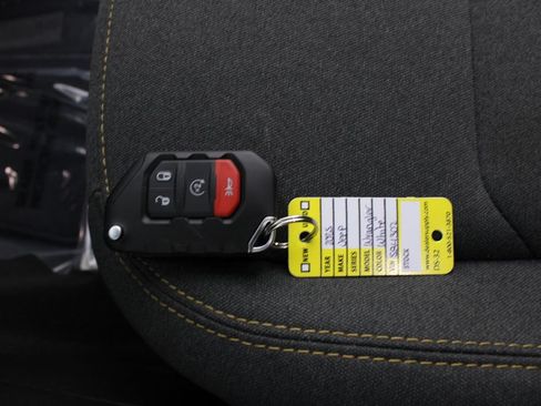 Used 2025 Jeep Wrangler Unlimited Sahara w/ Safety Group AWD/4WD image 7