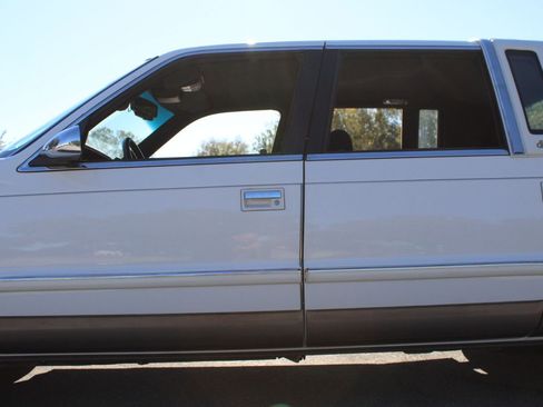 Used 1993 Chrysler New Yorker Fifth Avenue FWD image 31