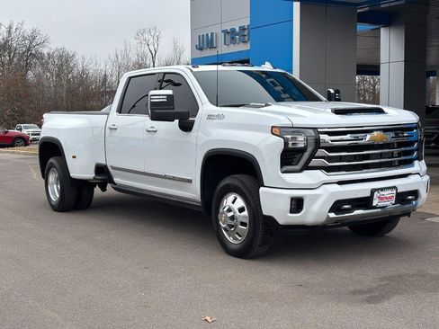 Used 2024 Chevrolet Silverado 3500 High Country w/ High Country Premium Package image 2