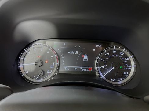 Used 2024 Toyota Highlander LE FWD image 22