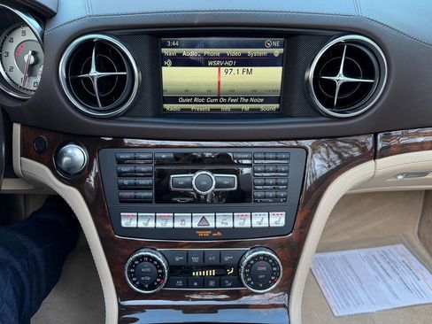 Used 2014 Mercedes-Benz SL 550 w/ Driver Assistance Package image 20