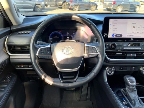 Used 2024 Toyota Grand Highlander Platinum image 9