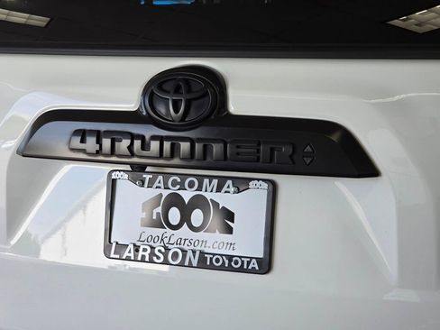 Used 2023 Toyota 4Runner TRD Off-Road Premium w/ Off Road Premium Plus Package AWD/4WD image 12