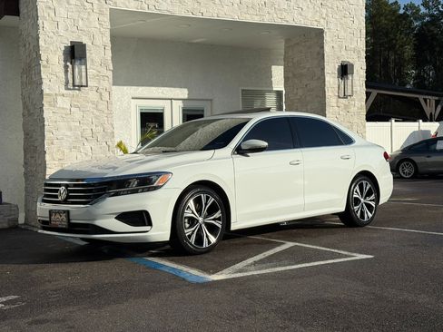 Used 2022 Volkswagen Passat 2.0T SE image 1