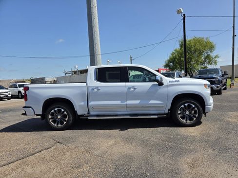 New 2026 Chevrolet Silverado 1500 High Country w/ Technology Package AWD/4WD image 6