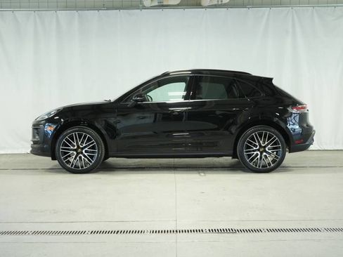 Certified 2025 Porsche Macan AWD/4WD image 2