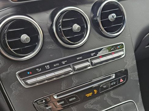 Used 2019 Mercedes-Benz GLC 300 4MATIC image 32