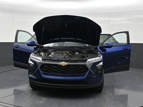 Used 2024 Chevrolet Trax LS w/ LS Convenience Package FWD image 33
