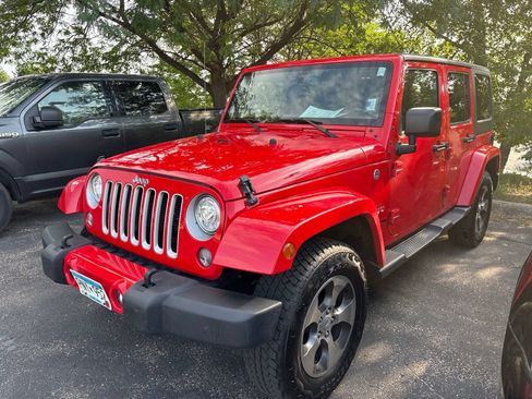 Used 2018 Jeep Wrangler Unlimited Sahara w/ Connectivity Group AWD/4WD image 1