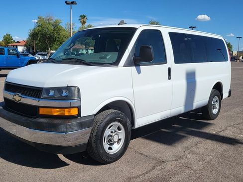 Used 2020 Chevrolet Express 2500 LT w/ LT Preferred Equipment Group RWD image 4