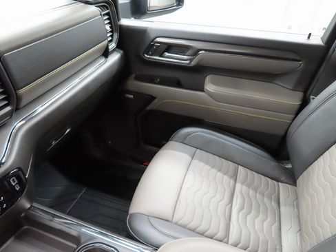 Used 2024 Chevrolet Silverado 2500 ZR2 w/ Technology Package image 32