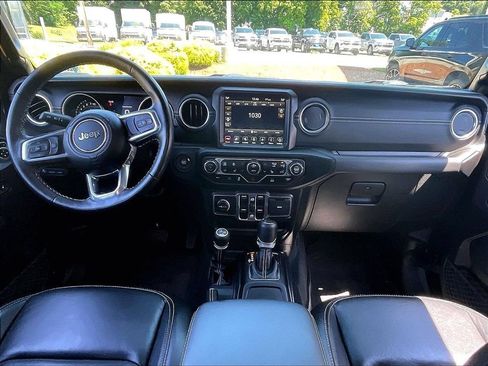 Used 2023 Jeep Wrangler Unlimited Sahara w/ Cold Weather Group AWD/4WD image 21