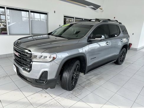 Used 2022 GMC Acadia SLE w/ GMC Pro Grade Package image 3