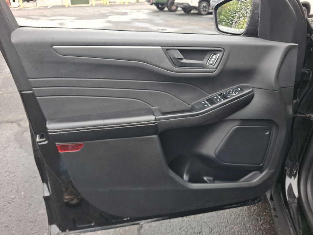 Used 2025 Ford Escape Active AWD/4WD image 12