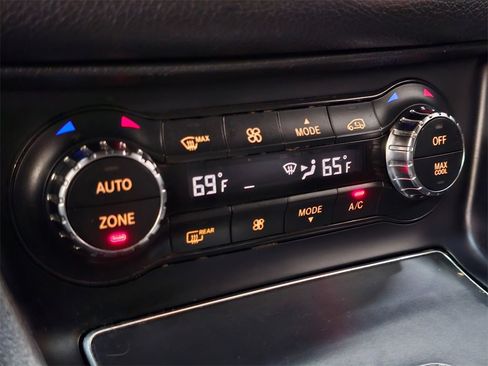 Used 2019 Mercedes-Benz CLA 250 image 30